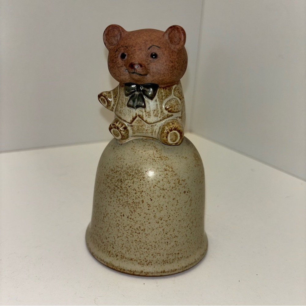 Adorable vintage 70s Giftcraft Gempo UCTCI ceramic Teddy Bear bell, Japan